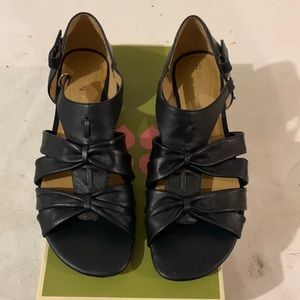 Size 7.5 Naturalizer Joslin-Navy leather Velcro strap flats